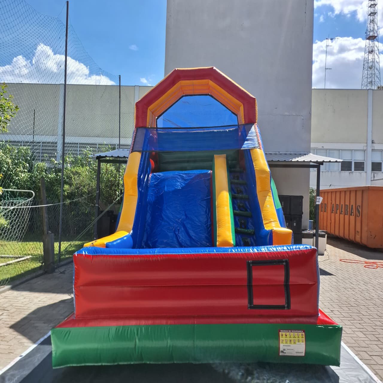 Tobogã Casinha Premium Inflável - Locação-de-brinquedos-Curitiba-2