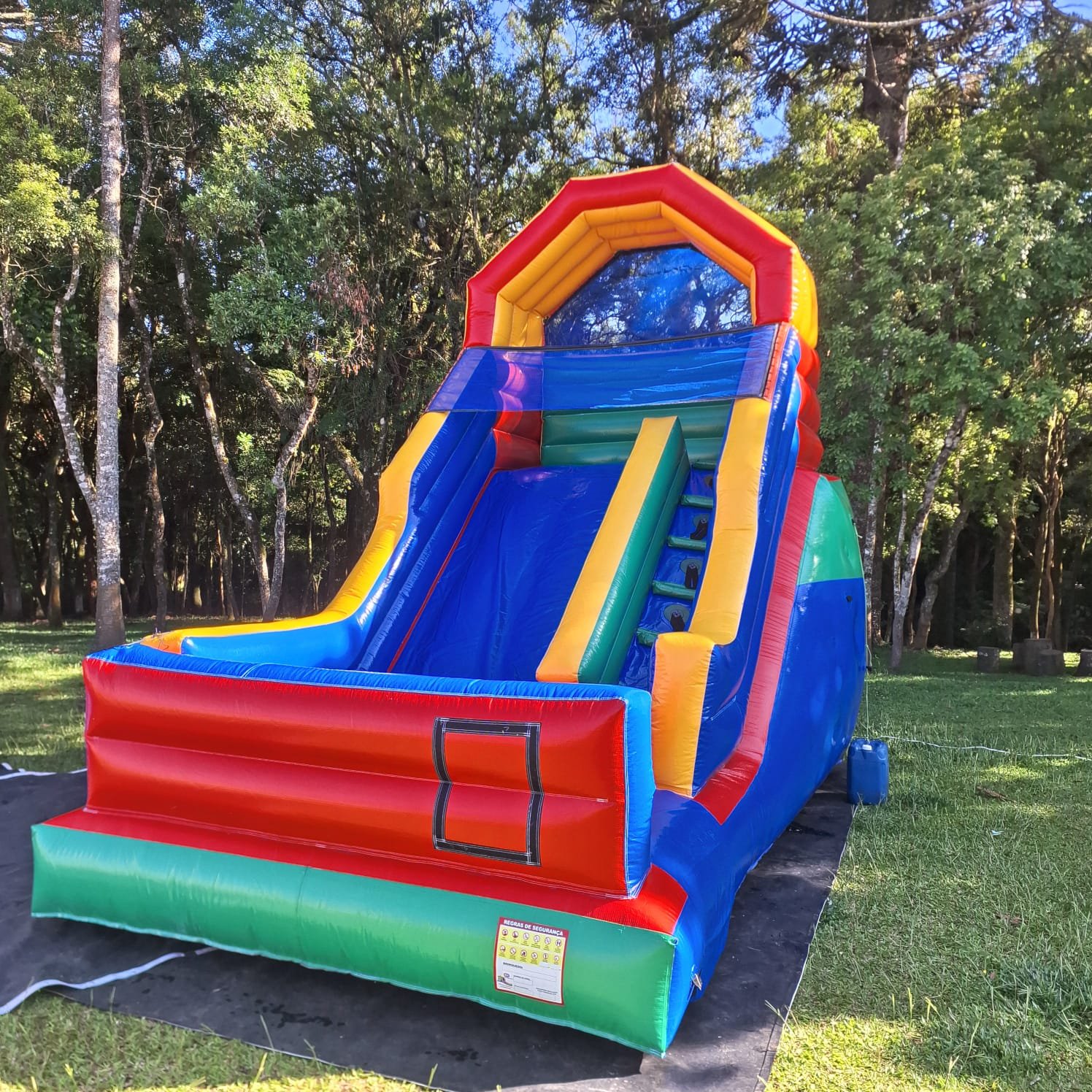 Tobogã Casinha Premium Inflável - Locação-de-brinquedos-Curitiba-3